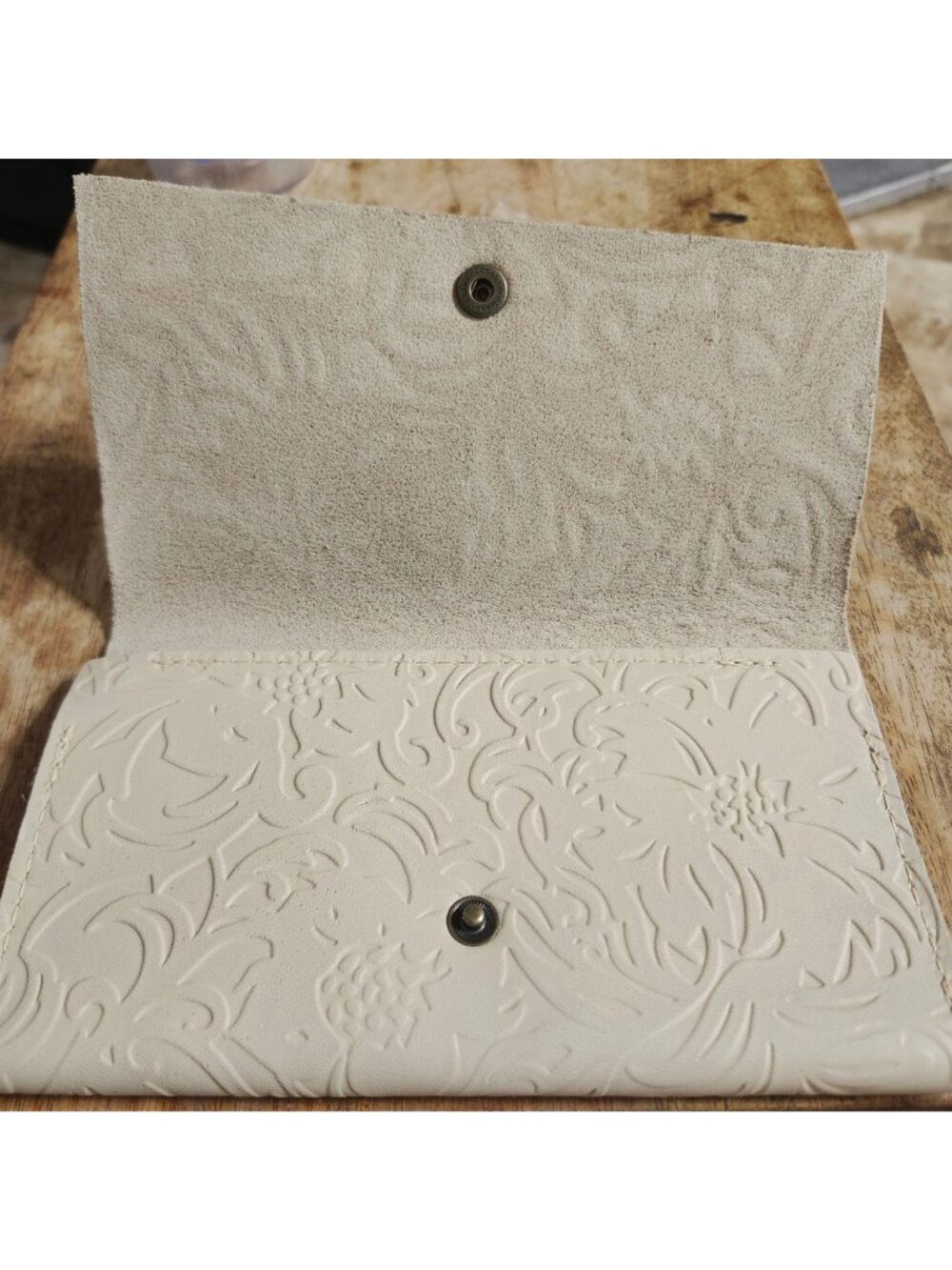 Portland Leather Rancher Wallet Jasmine Floral Embossed Bone Leather Western New - Picture 3 of 8